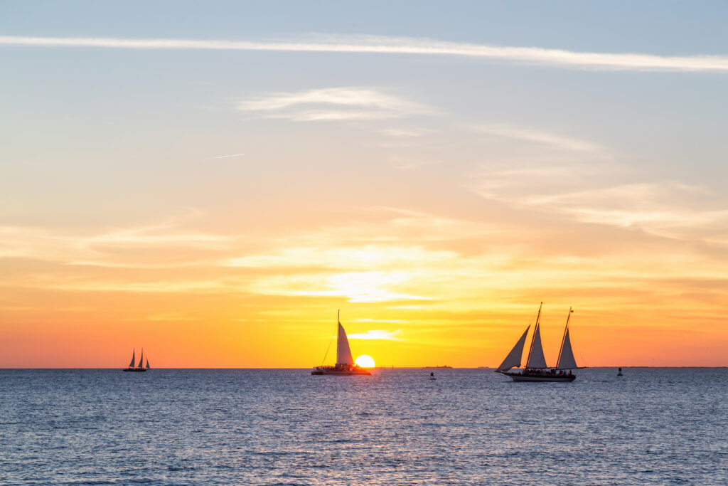 Catamaran au coucher du soleil Key West Floride